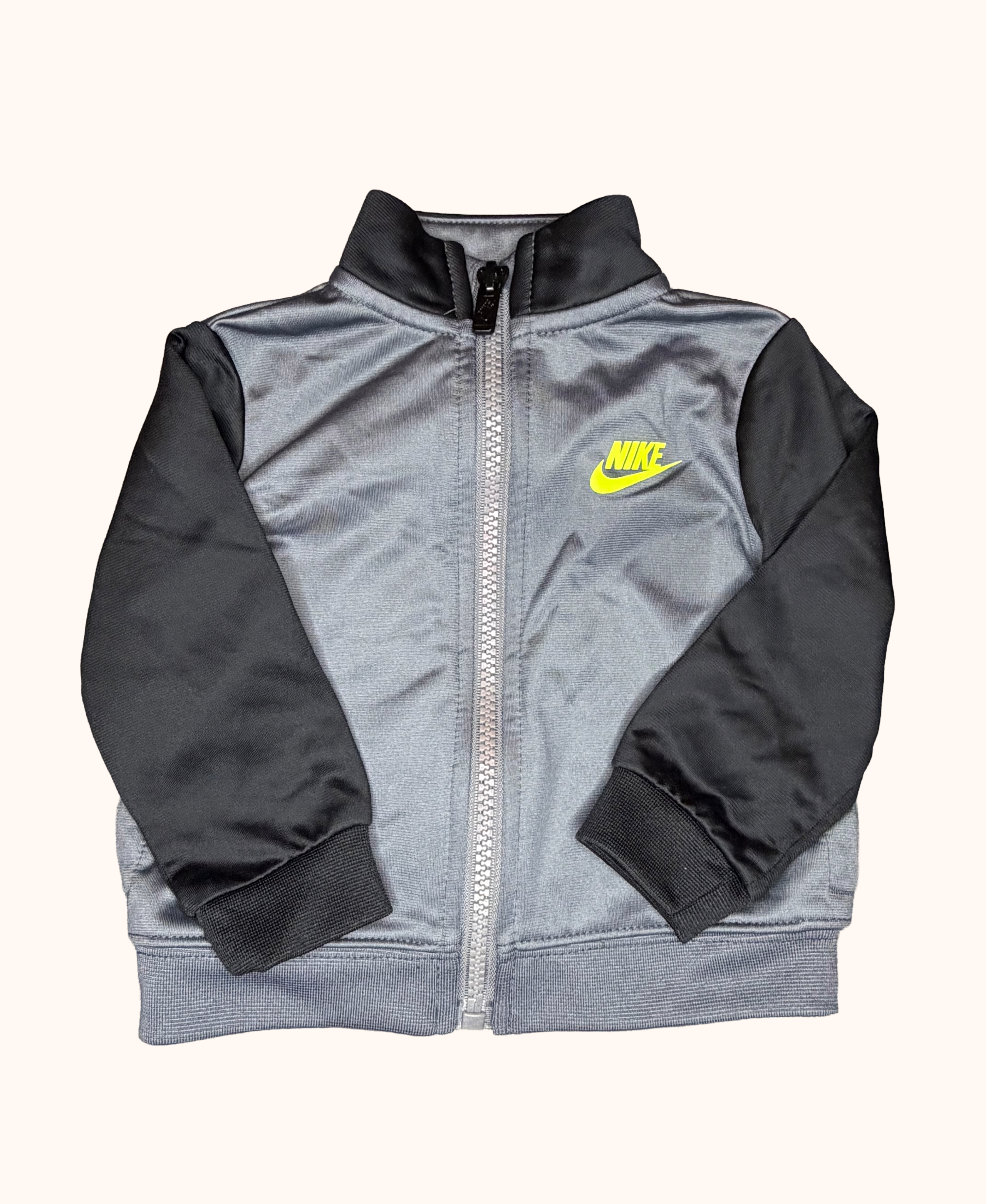 Nike - 6M