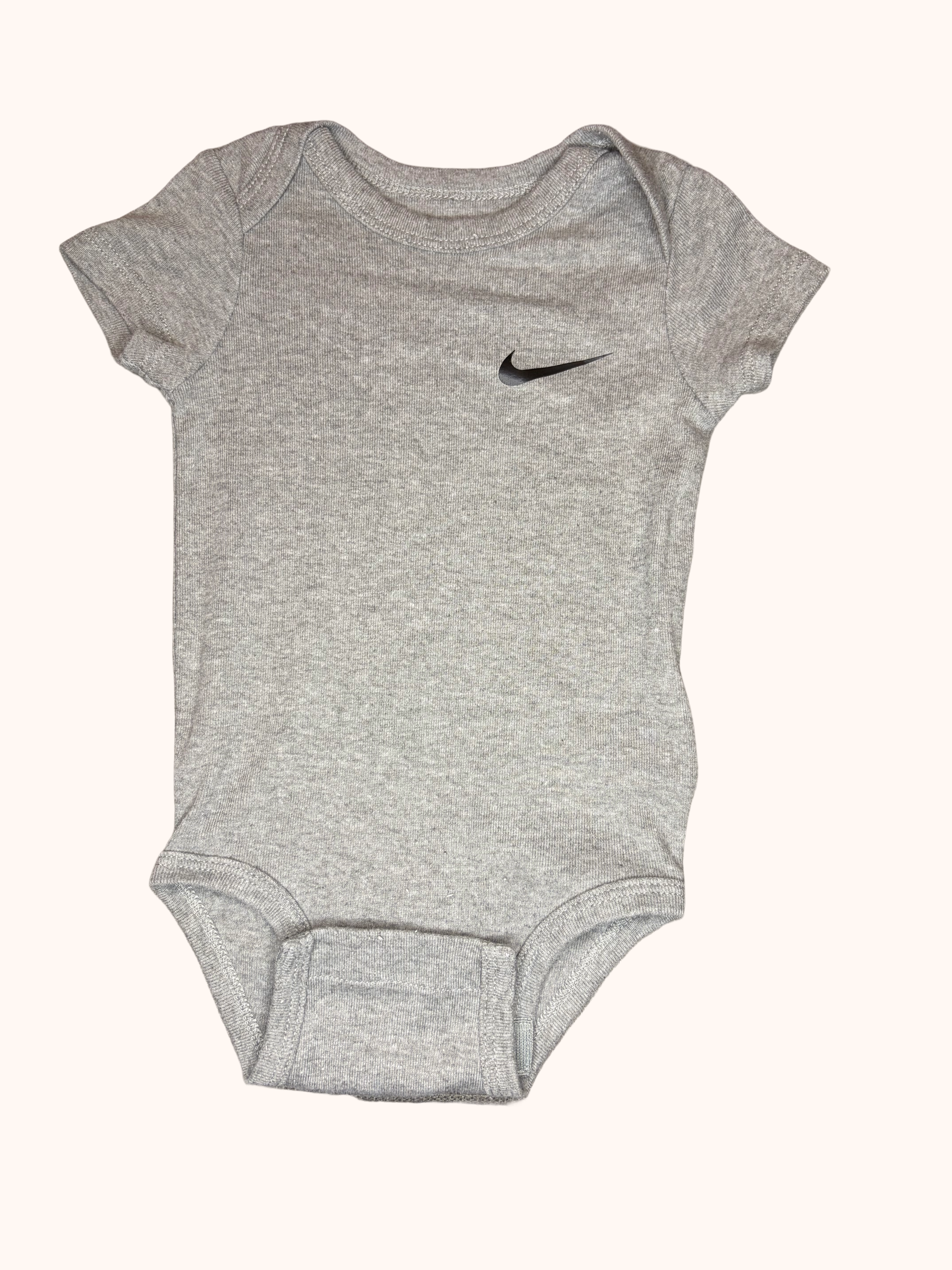 Nike - 6M