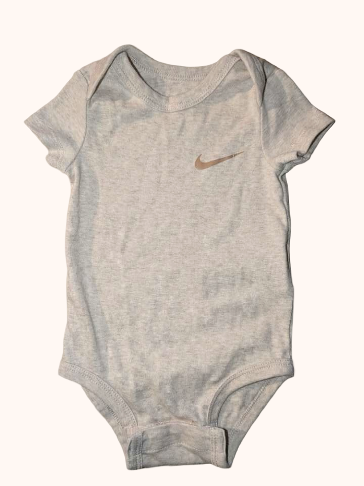 Nike - 6M